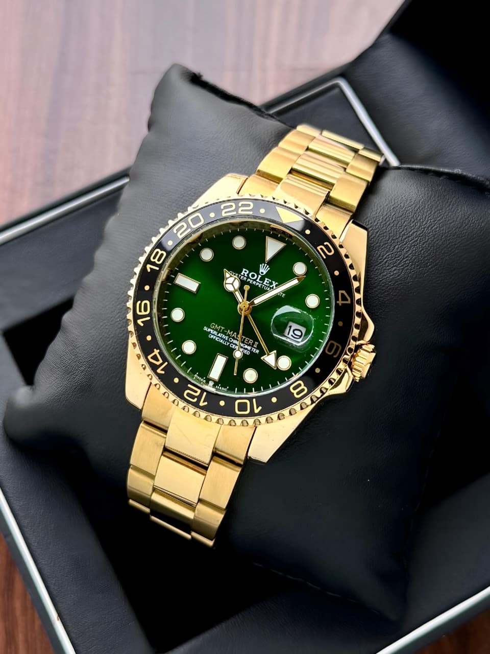 Rolex Men's GMT-Style Watch – Green Dial with Gold-Tone Bracelet