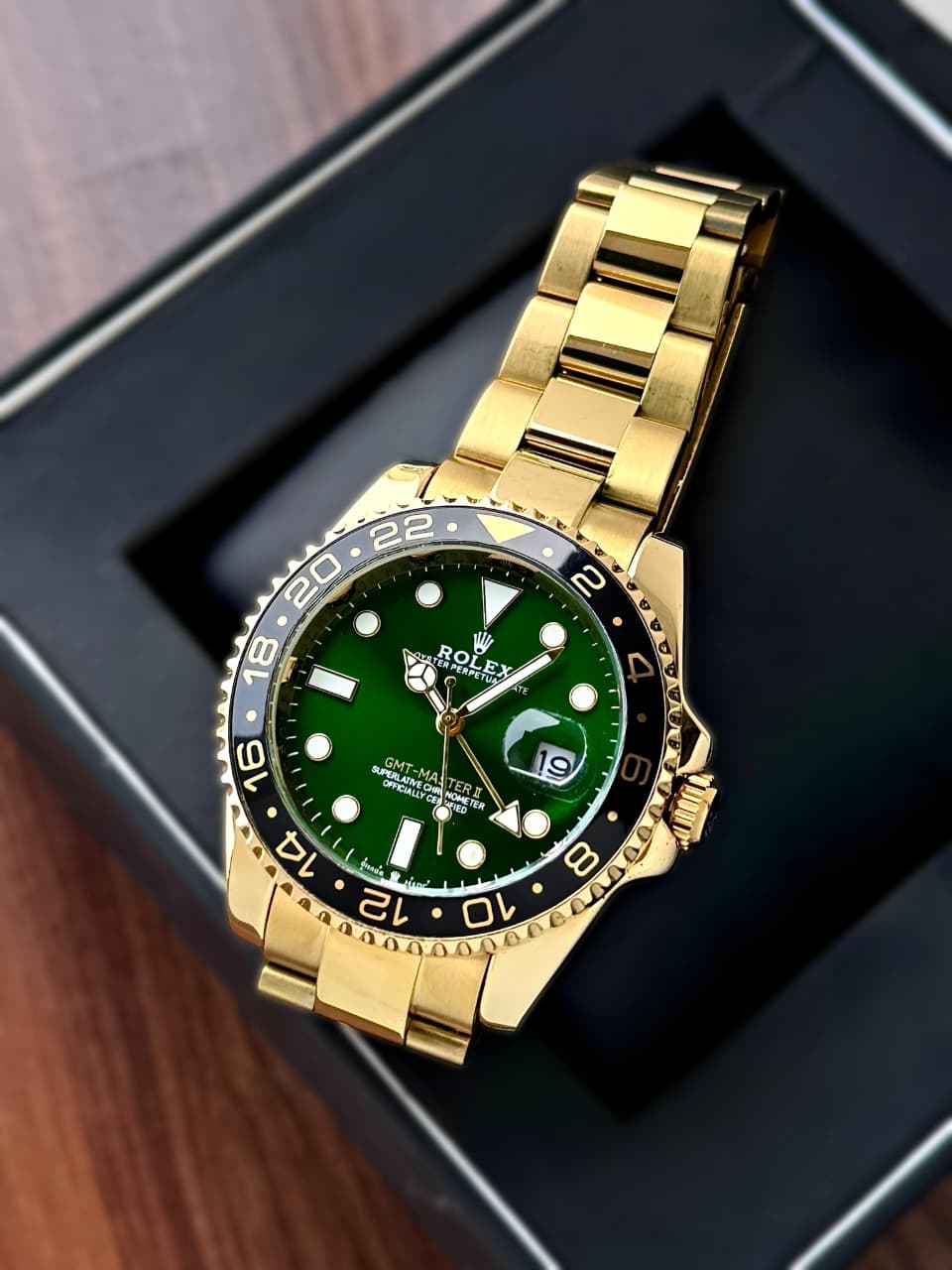 Rolex Men's GMT-Style Watch – Green Dial with Gold-Tone Bracelet
